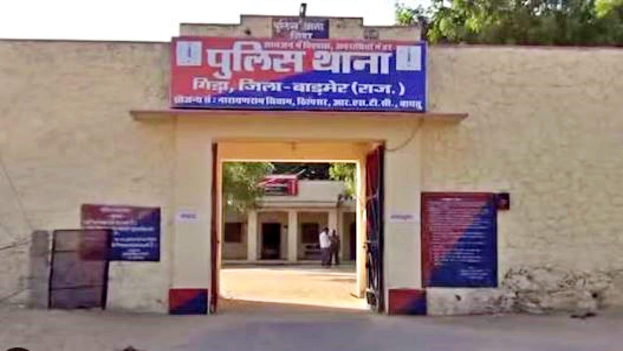 Married woman committed suicide by hanging herself in Barmer