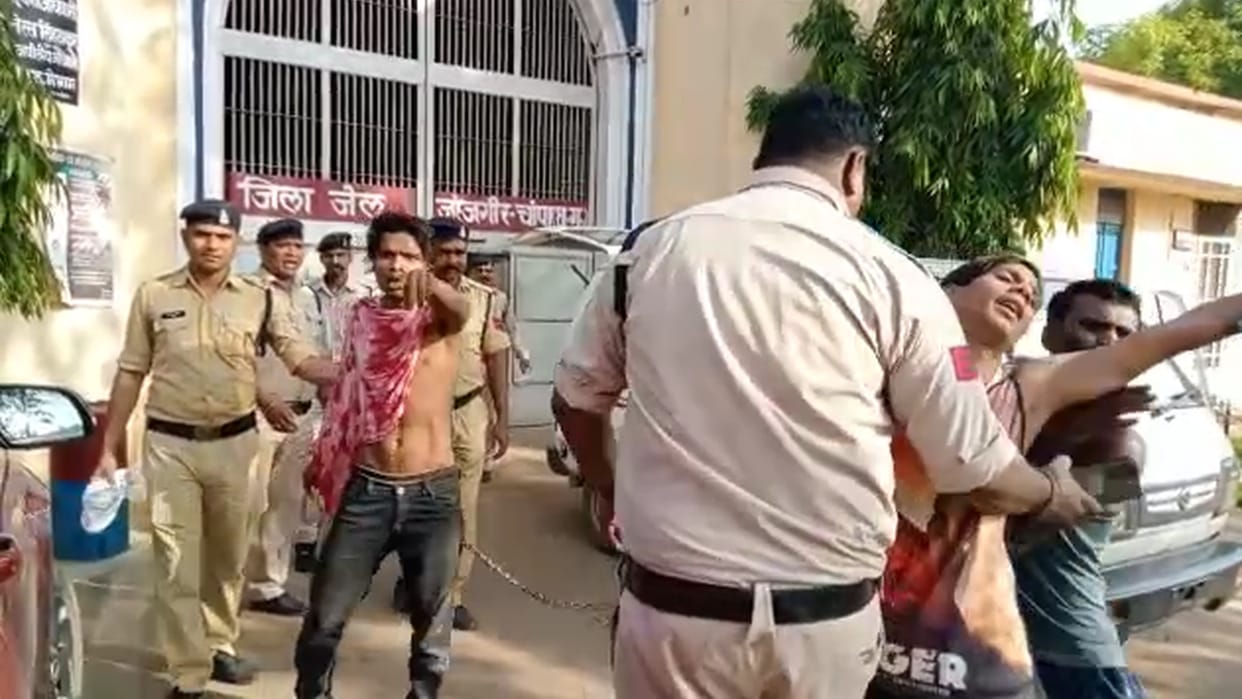 Uproar of prisoners after drug paraphernalia was found in Janjgir Jail