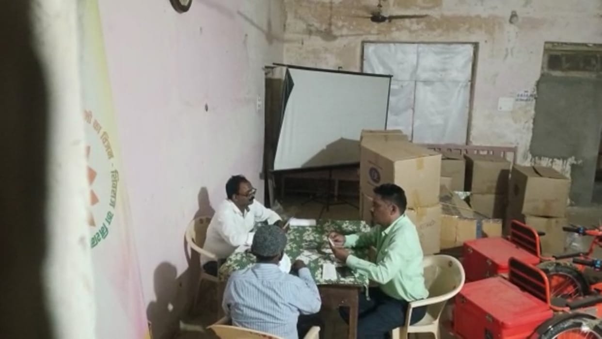 Collector Girish Kumar Mishra suspended three employees in case of gambling in Panchayat office Varasivani