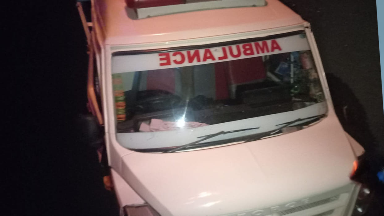 Etawah: Ambulance overturns on expressway, seven injured