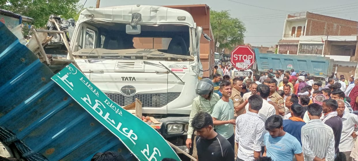uncontrolled car rammed into a roadside truck, one died and four injured, police said – accident happened due