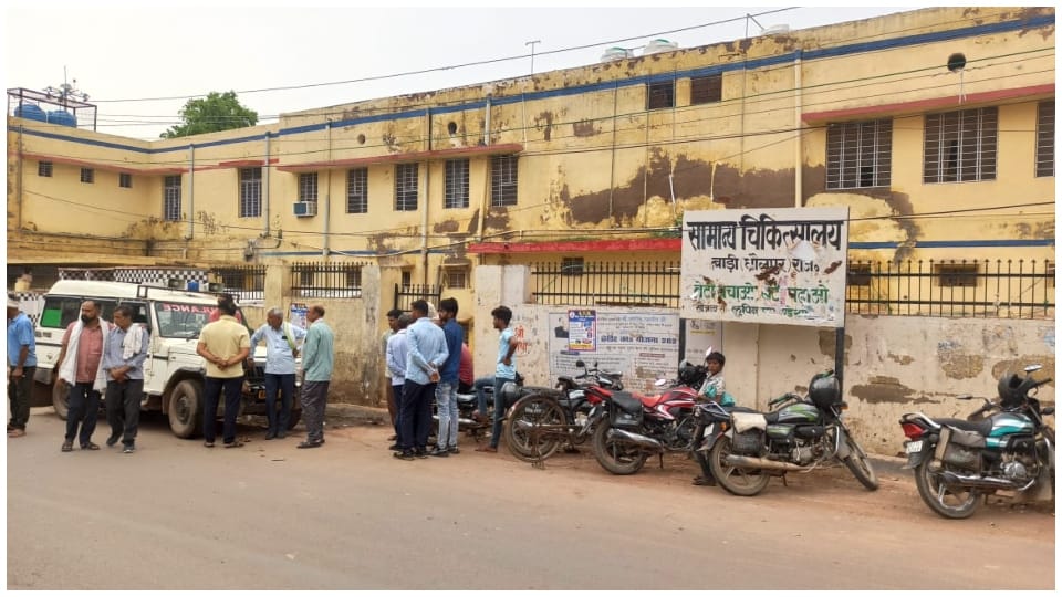 Married woman dies under suspicious circumstances in Bari Dholpur Pihar side accuses in-laws of murder