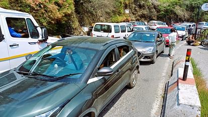 Uttarakhand news tourists crowd in Mussoorie, Jam made trouble