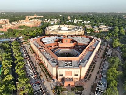 संसदः आज नए संसद भवन में राष्ट्रीय ध्वज फहराएंगे उपराष्ट्रपति धनखड़, मल्लिकार्जुन खरगे ने जताई नाराजगी Vice president jagdeep dhankar hoist national flag in new parliament 17 september mallikarjun kharge