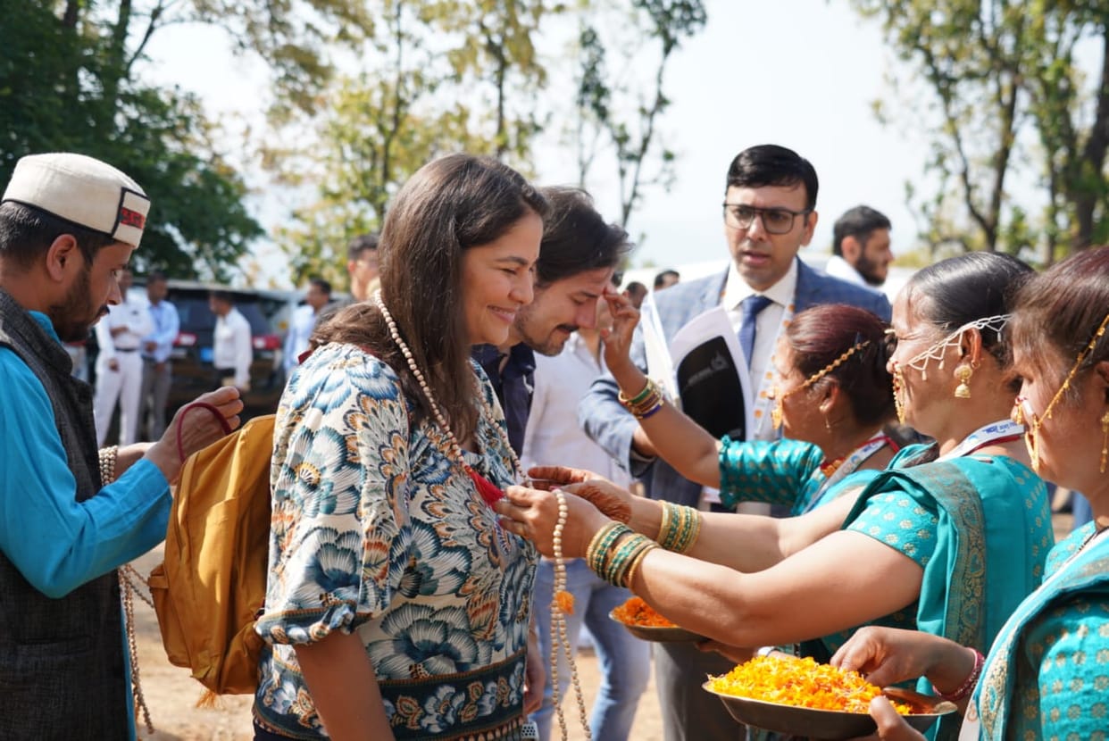 G20 Summit Uttarakhand foreign Delegates visited Oni village Tehri and Purchased sweater
