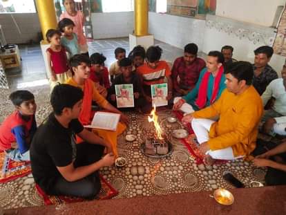 चीतों की सलामती के लिए सुंदरकांड का पाठ किया जा रहा है।