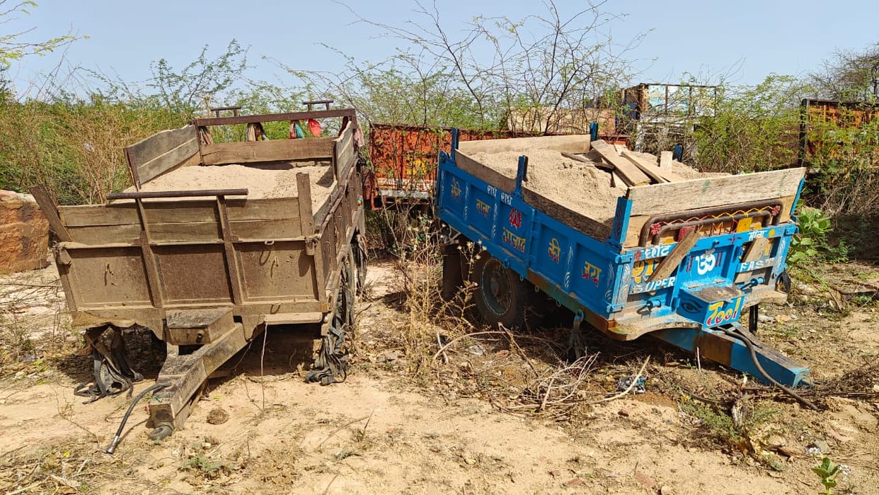 Seven gravel mafia arrested in Dholpur police seized 23 tractor-trolleys