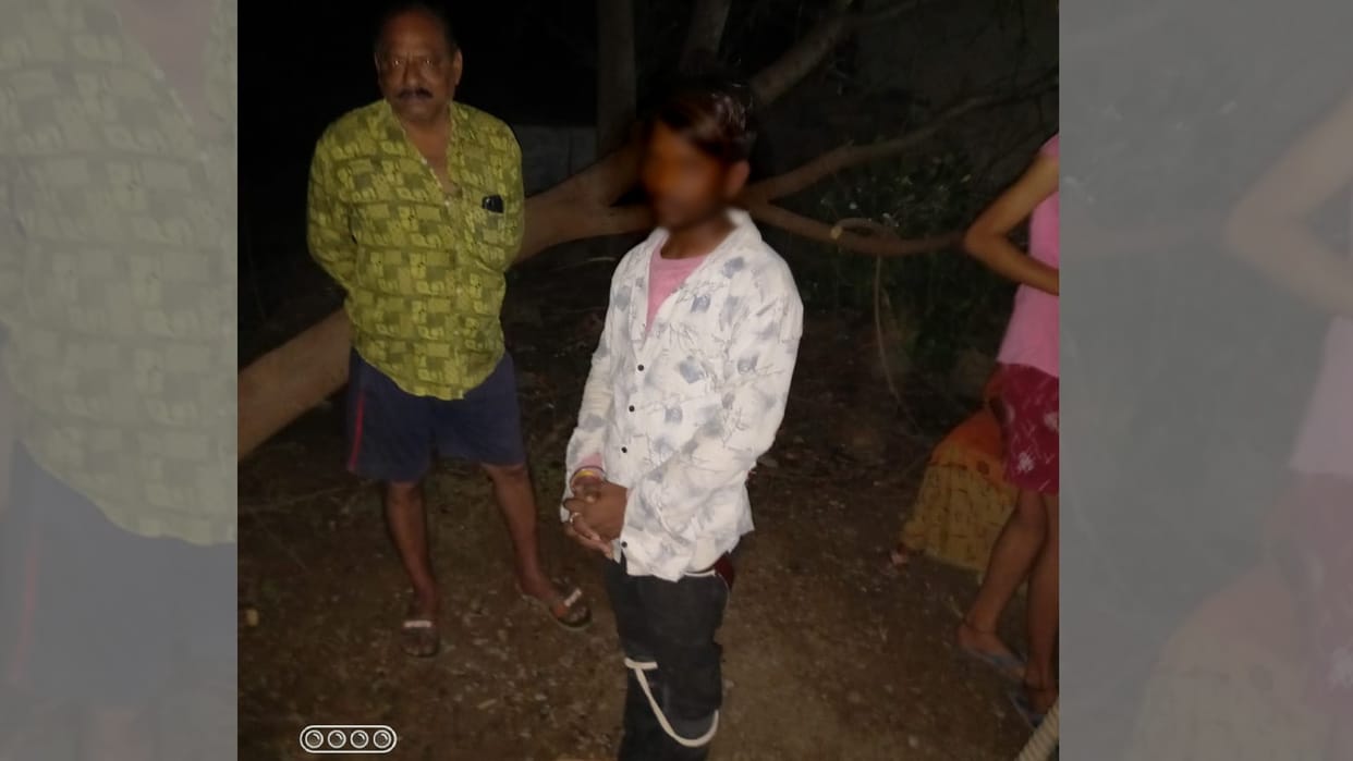 Damoh: Thief caught stealing parts from mobile tower, villagers tied feet, theft in 12 towers