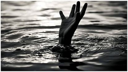 Congress leader grandson who went for a walk at Arail Ghat drowned in deep water while taking bath, divers e