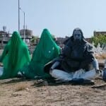 सप्तऋषि की प्रतिमाओं को पार्किंग में रखकर ढंक दिया गया है