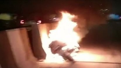 Burning Activa Scooty caught fire on Jawahar Pul driver saved his life by jumping