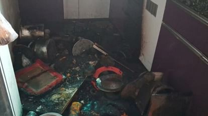 मुजफ्फरपुर में एक निजी मॉल की छठी मंजिल पर कपड़ा व्यवसायी के फ्लैट में आग लग गई