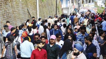 Tourist season in himachal pradesh 29 thousand vehicles enter shimla in three days