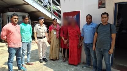 Bihar: ब्वॉयफ्रेंड से मिलने के लिए दिल्ली से ट्रेन पकड़कर भागी नाबालिग छात्रा, RPF ने मुजफ्फरपुर में पकड़ा दिल्ली से प्रेमी से मिलने ट्रेन से भागी नाबालिग लड़की को आरपीएफ ने मुजफ्फरपुर में पकड़ा