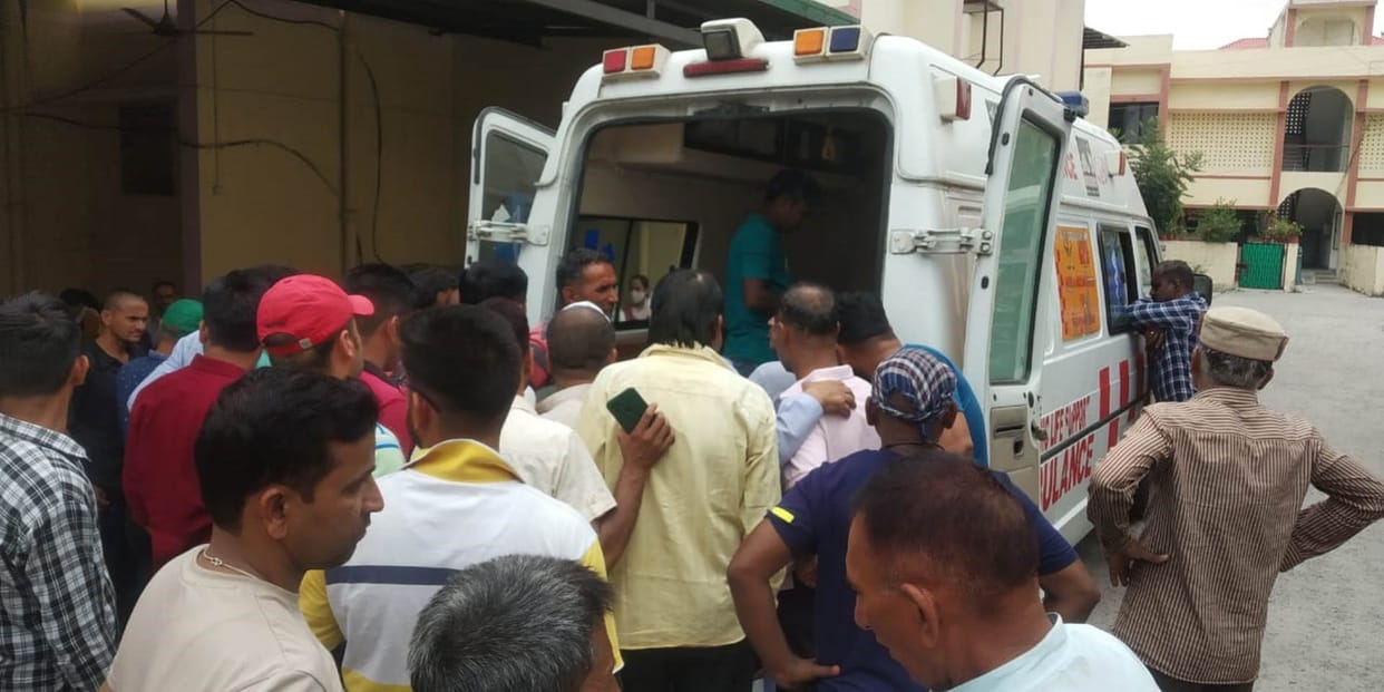Accident In Dehradun chakrata Utility fell into ditch Death Injured Uttarakhand news in hindi
