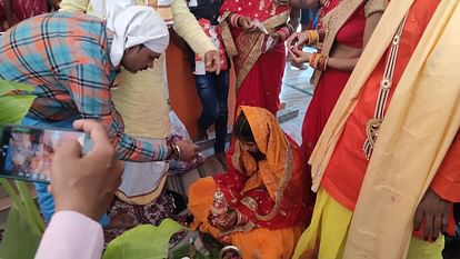 Bihar : After listening to sermon of Dhirendra Shastri, girl changed religion, married lover; Baba Bageshwar