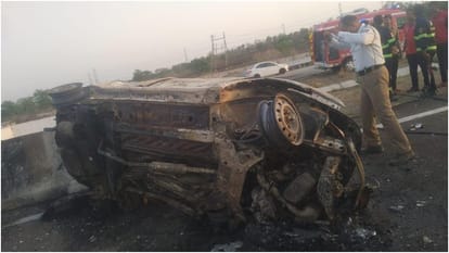 Bus-truck collision in Karnataka Many killed Car caught fire after colliding railing in Buldhana News Updates