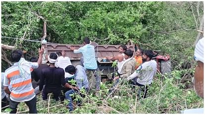 Eight people died and 50 injured in Jhunjhunu tractor trolley fell in 80 feet deep ditch road accident