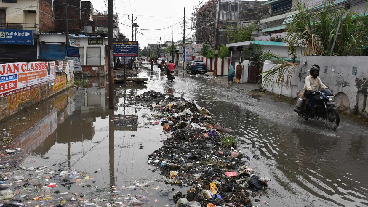 Waterlogging problem in Betiahata Daudpur and Budhnagar for many years in Gorakhpur