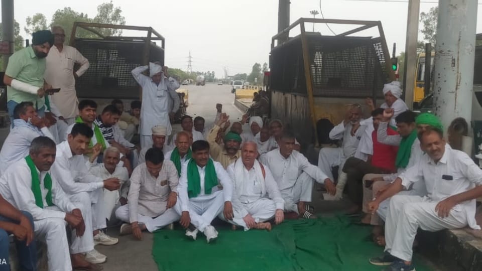 Farmers protest at Ramayana toll in support of wrestlers in Hisar