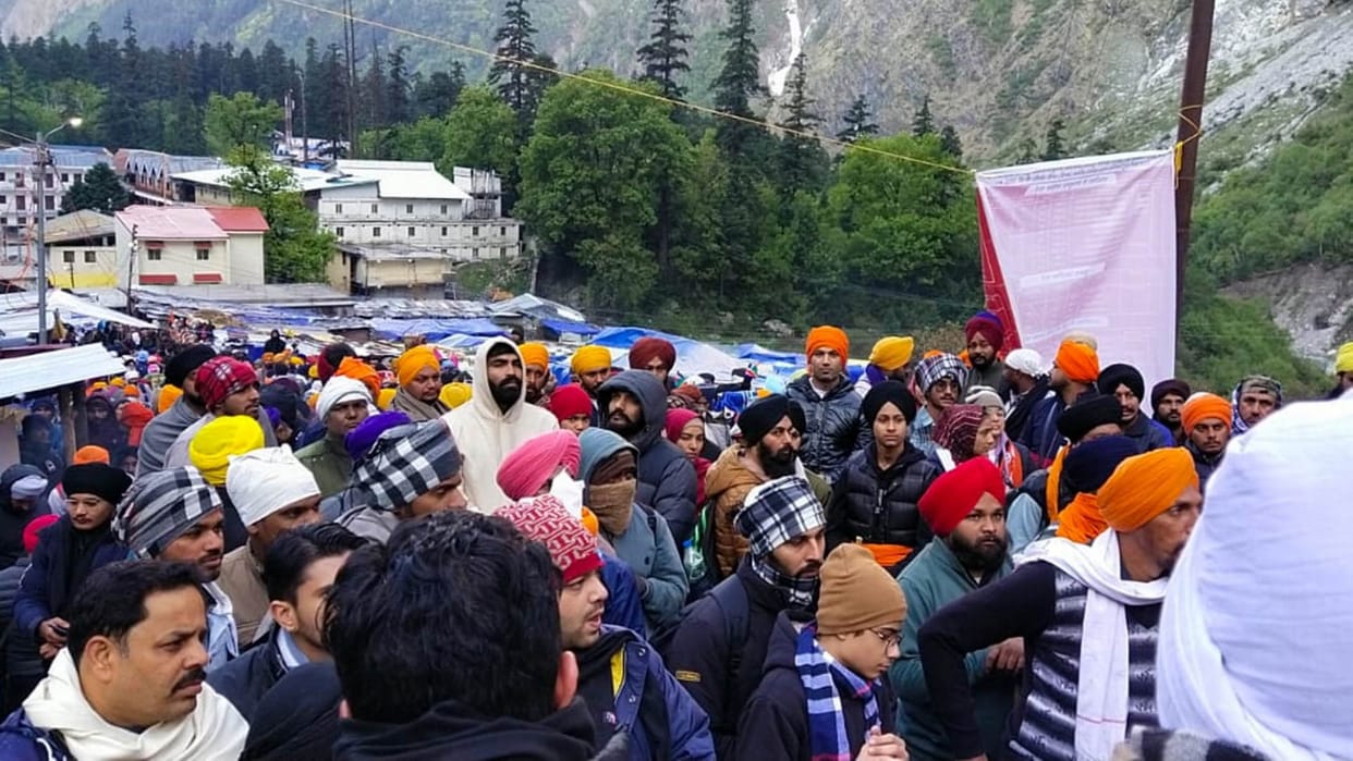 Iceberg came on Hemkund Sahib Yatra route Atlakoti Yatra started after two hours Uttarakhand news in hindi
