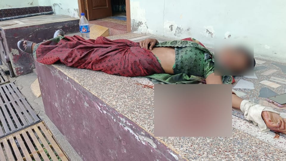 woman cut vein of her hand In Pilibhit After If in-laws stopped entering house