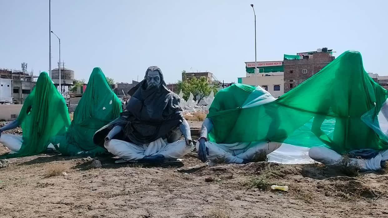 Mahakal Lok: The idols of Saptarishi were kept in the parking lot, the base of the idols was weak