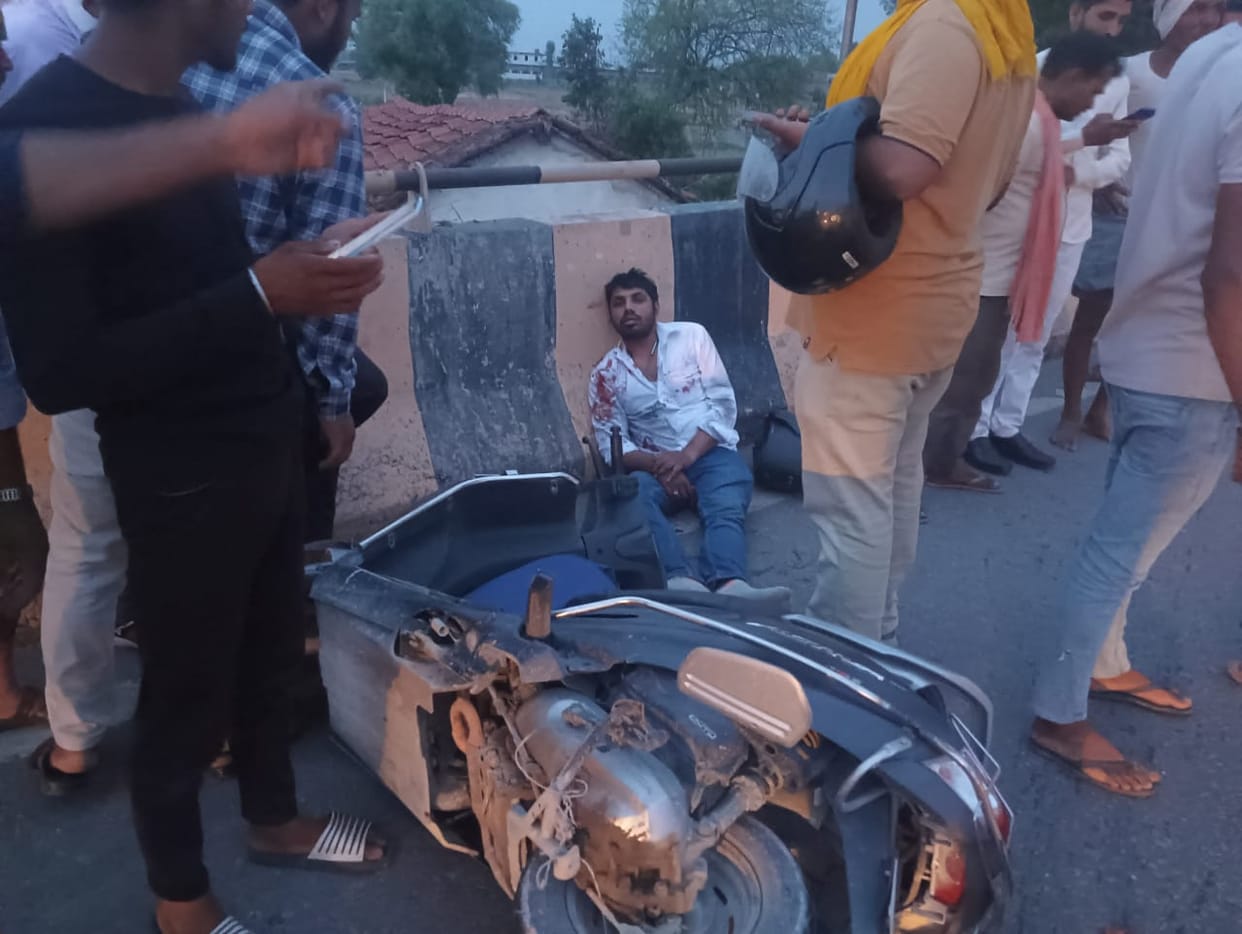 Road Accident in sonbhadra took lift on scooty Overspeed highway crushed,