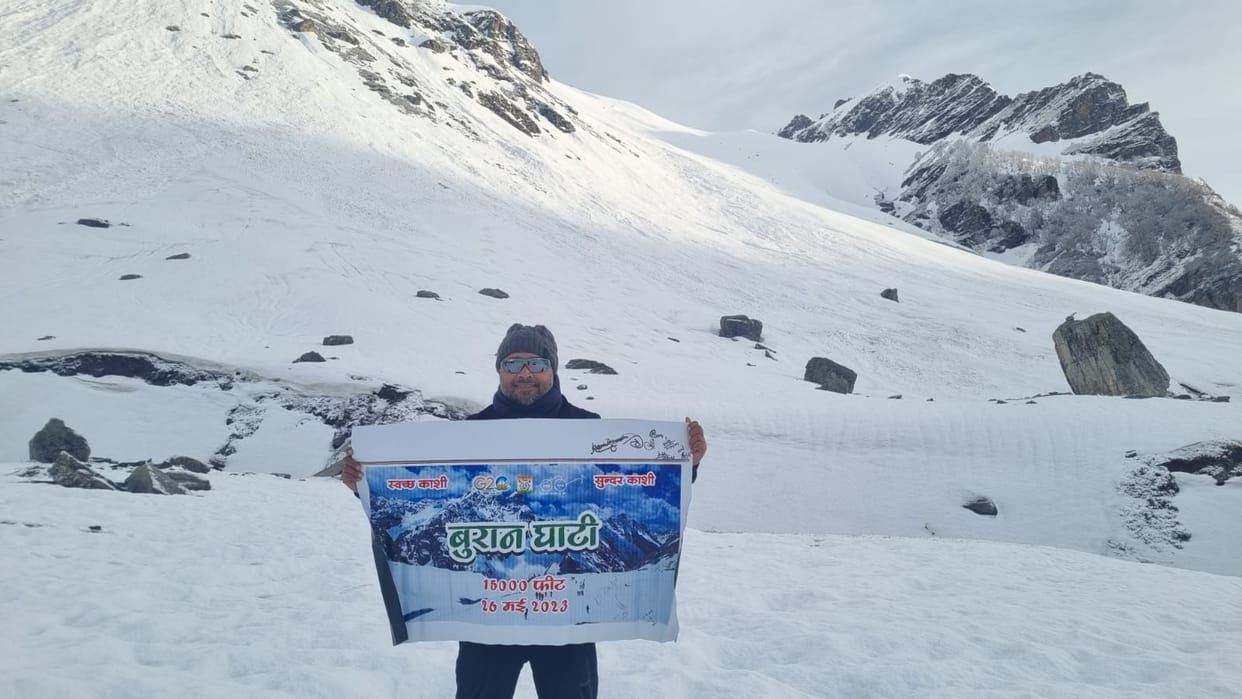 Height of 15 thousand feet Clean Kashi message given on peak of Kinnar Kailash mountain