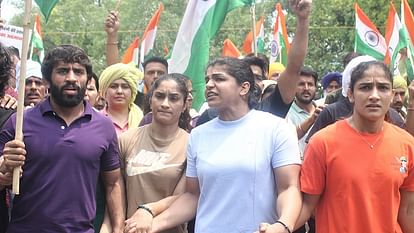 Wrestlers Protest Latest News in Hindi: Wrestlers Protest Against Brij Bhushan Sharan Singh, Sakshi Malik News