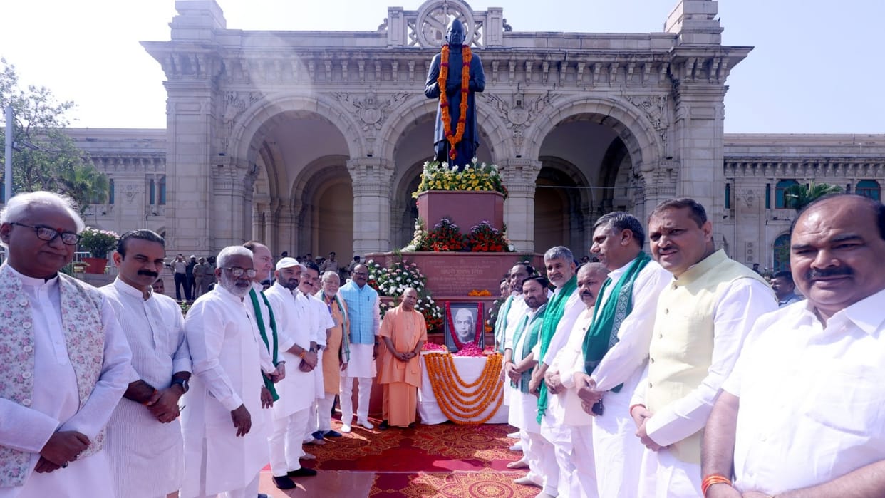 CM Yogi Adityanath pays tribute to former PM chaudhary Charan Singh on his death anniversary.