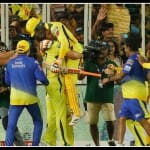 धोनी ने फाइनल मैच जिताने वाले जडेजा को गोद में उठा लिया