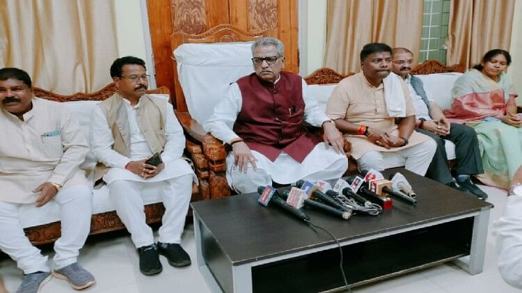 Bijapur: विस कोर कमेटी की बैठक; ओम माथुर बोले- 'चेहरे पर नहीं,सिस्टम से लड़ेंगे चुनाव,हम हार-जीत से सीखते हैं'