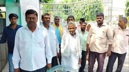 Police Station in-charge beat two villagers by locking in the room in Bareilly