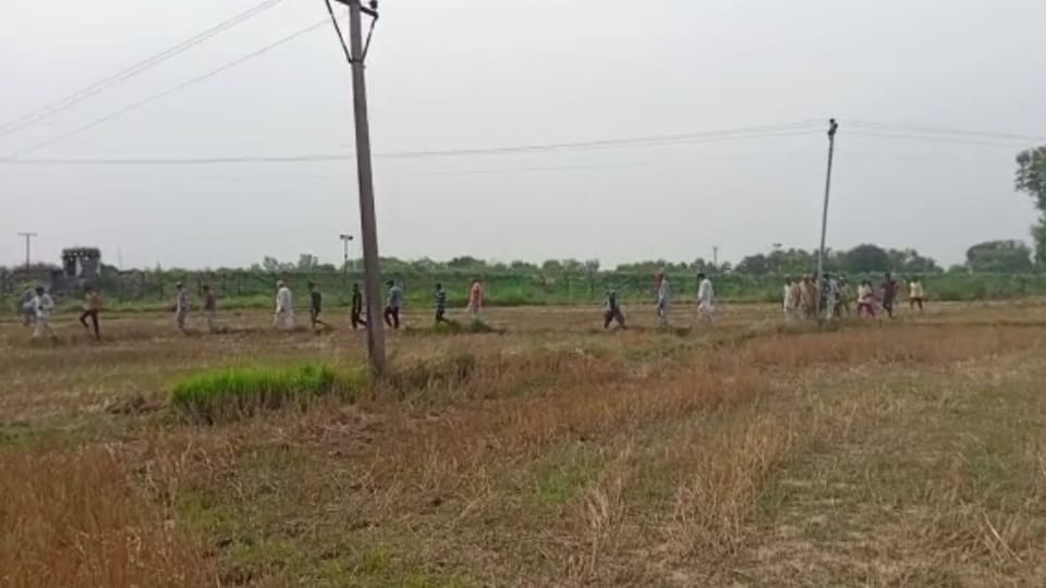 jammu Arnia news: BSF put barricades on people land angry villagers uprooted