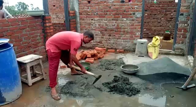 Damoh News: Kabaddi's national player is working as a Labourer