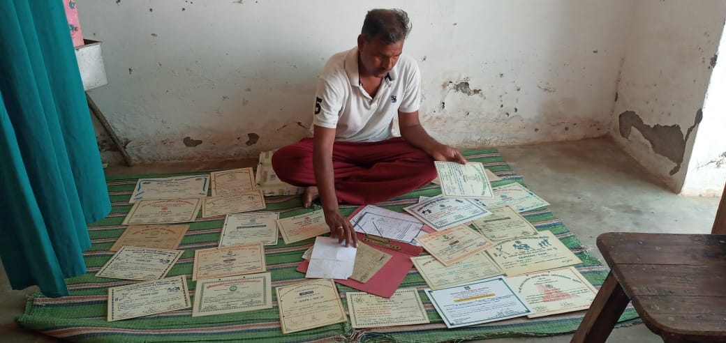 Damoh News: Kabaddi's national player is working as a Labourer