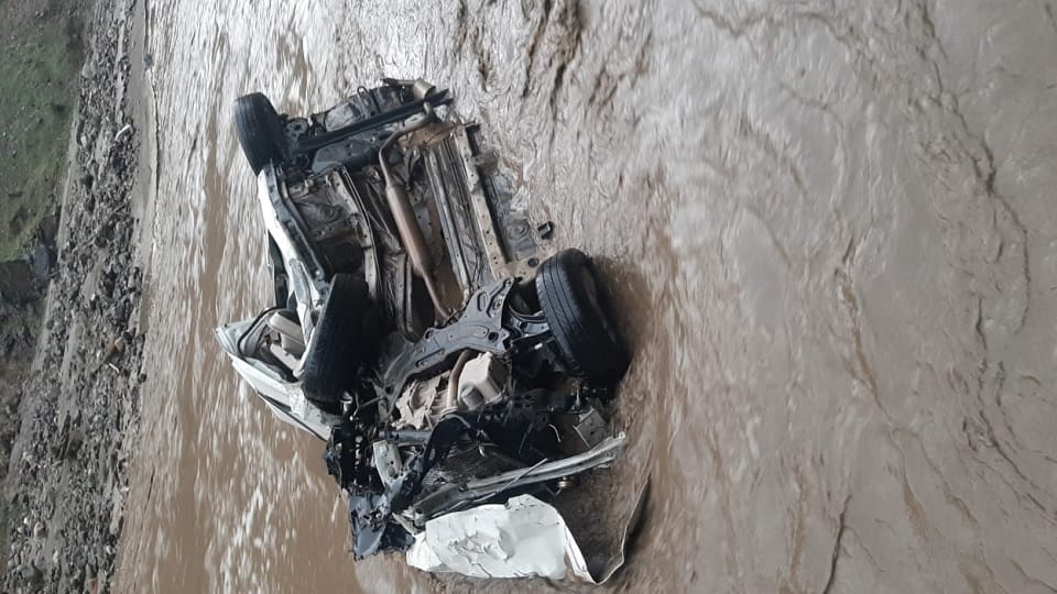 Jammu Kashmir: Car going from Doda to Jammu fell into a ditch, four people died