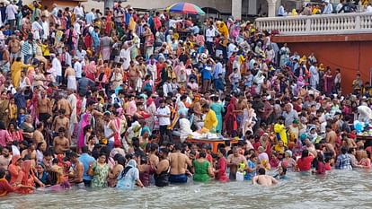Ganga Dussehra 2023 Huge Crowd of Devotees Gathered for Ganga Snan in Haridwar See Photos