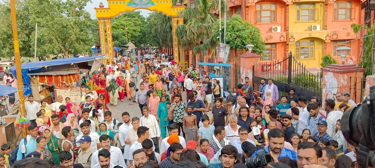 Wrestlers protest: Players Crying before throw medals in ganga in Haridwar Photos