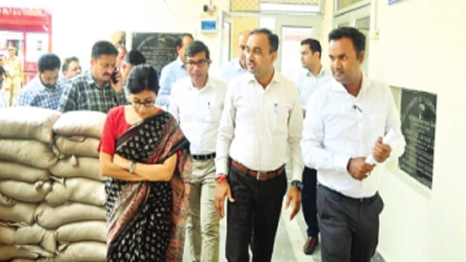 Divisional Commissioner reached Yatri Niwas, asked to complete work related to Amarnath Yatra by June 15