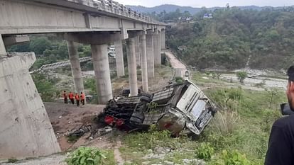 jammu jhajjar kotli accident news: Bus fell from bridge on Jammu Srinagar highway