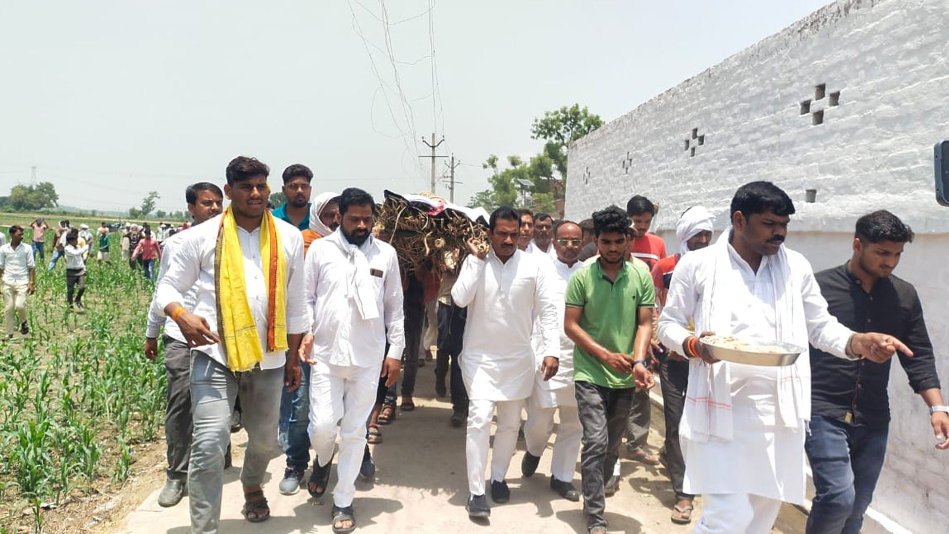 Five died in a road accident on the expressway, last rites were performed together