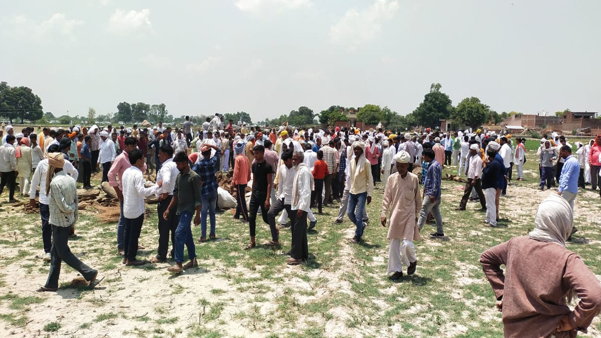 Five died in a road accident on the expressway, last rites were performed together