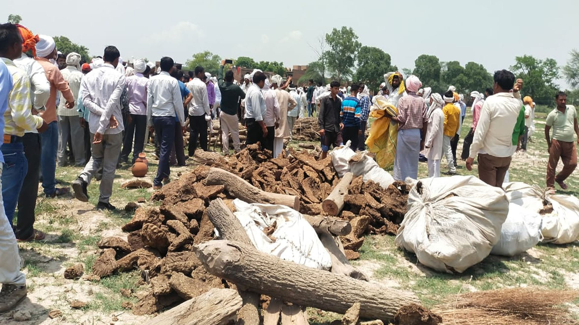 Five died in a road accident on the expressway, last rites were performed together
