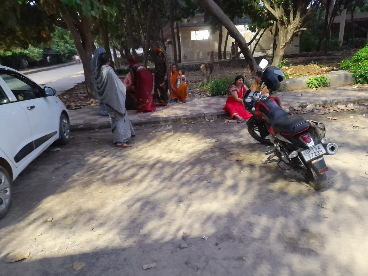 A speeding car broke down in Kannauj, the family was returning from marriage, five people died in the accident