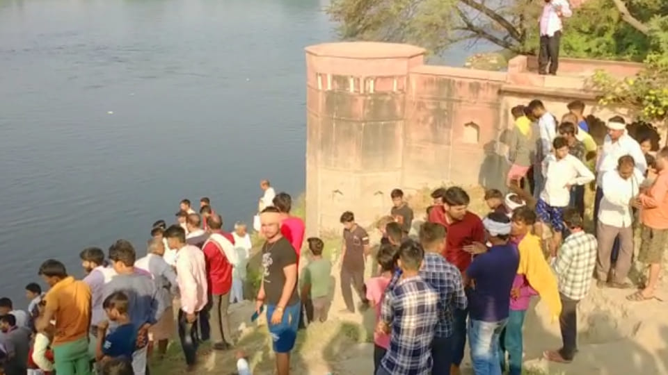 loving couple from Kannauj jumped into the canal pulled out the girl youth missing