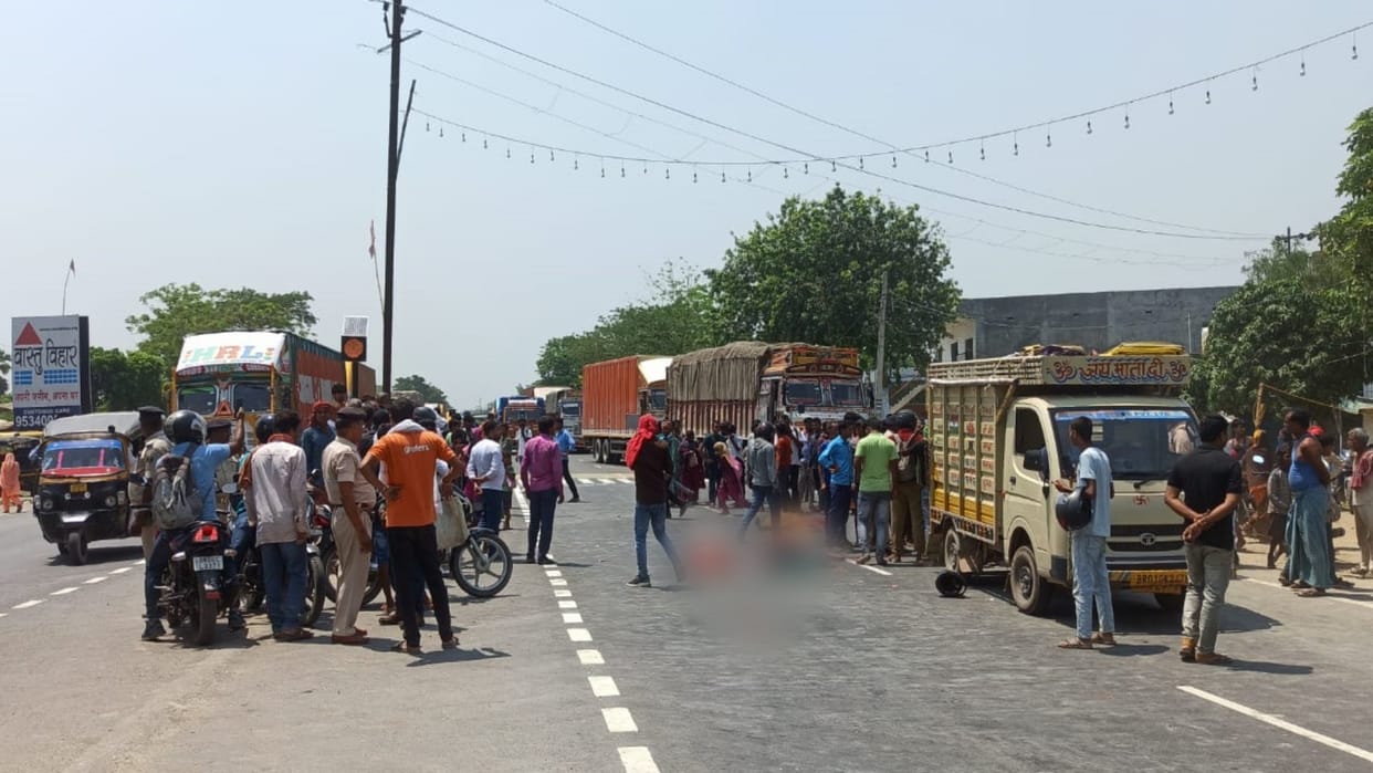 Mother and daughter crushed to death by truck in Muzaffarpur; The bike was uncontrolled while overtaking