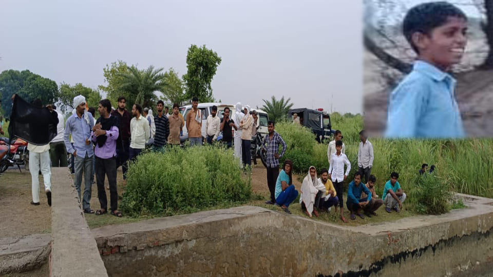 boy drowned in canal who went to bath with his cousin brother In Firozabad