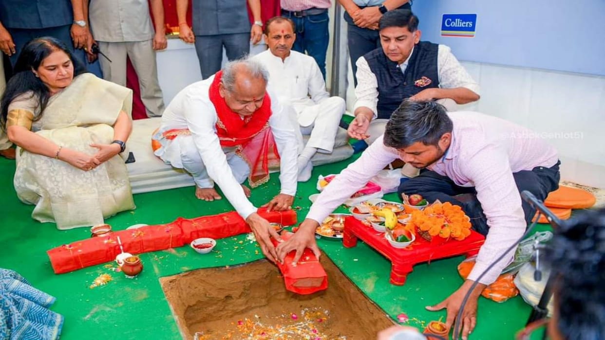 CM lays foundation stone for reconstruction work of Rajasthan House in Delhi